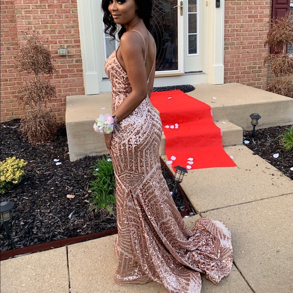 !Prom dress! - Picture 2 of 3